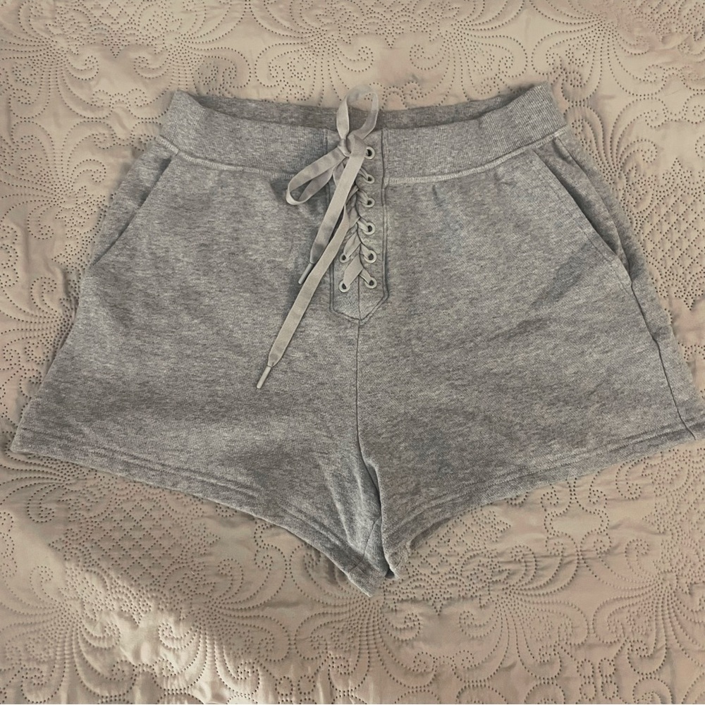 3/$40 ✨ VS PINK Lace up short shorts